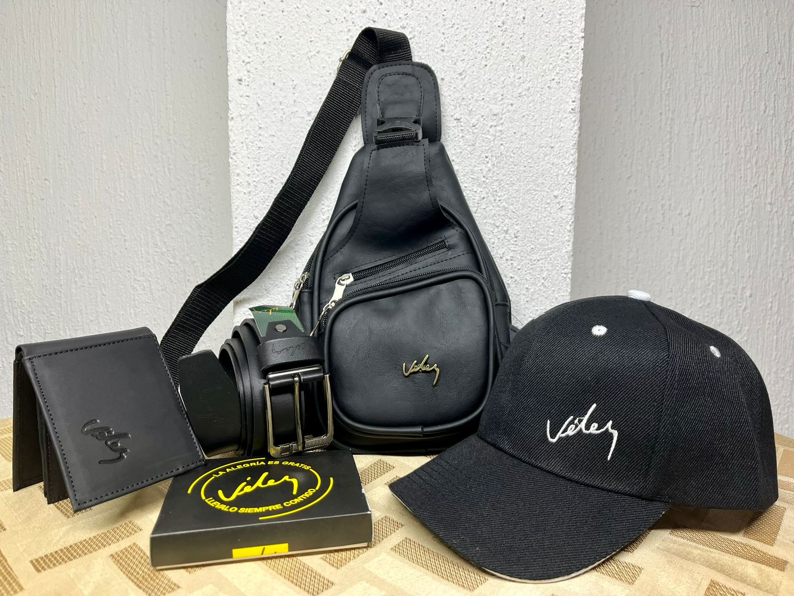 Combo Pechero GORRA Correa Billetera VZ COLOR: